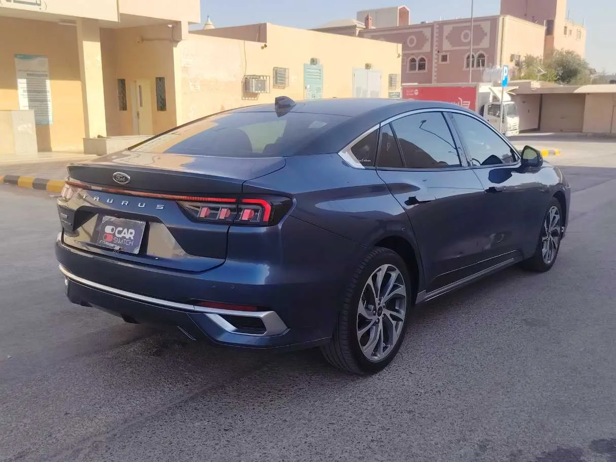 Car image 5