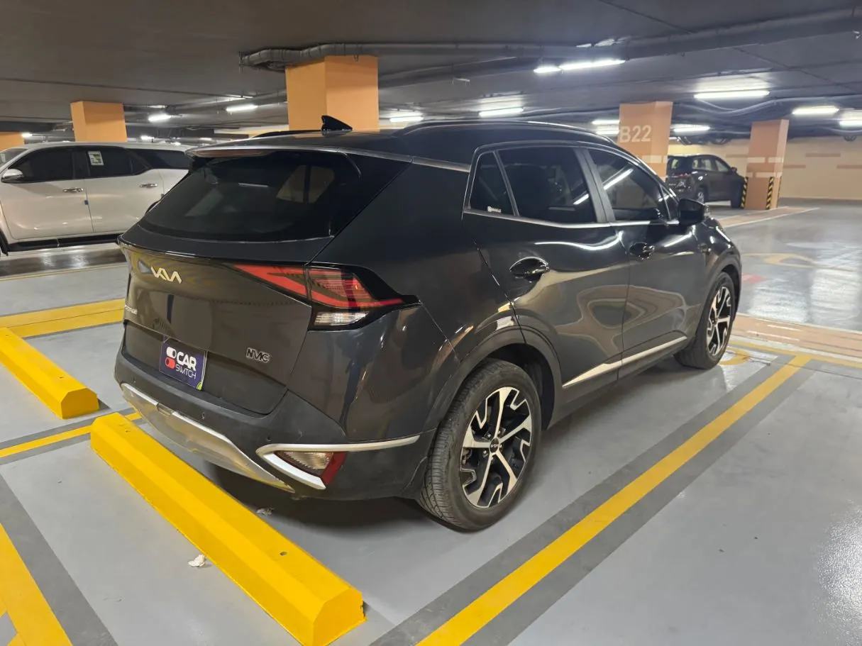 Car image 5