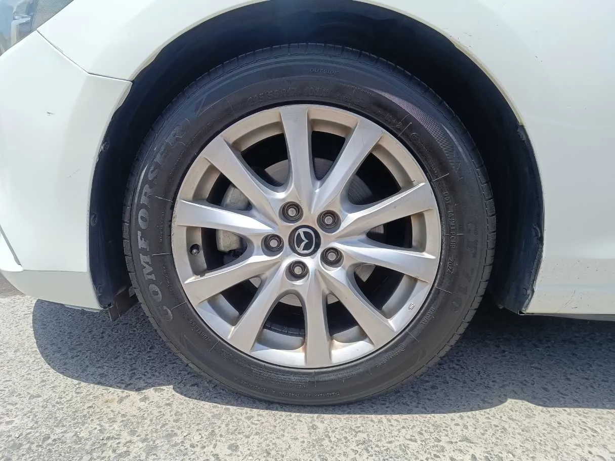 Car image 10