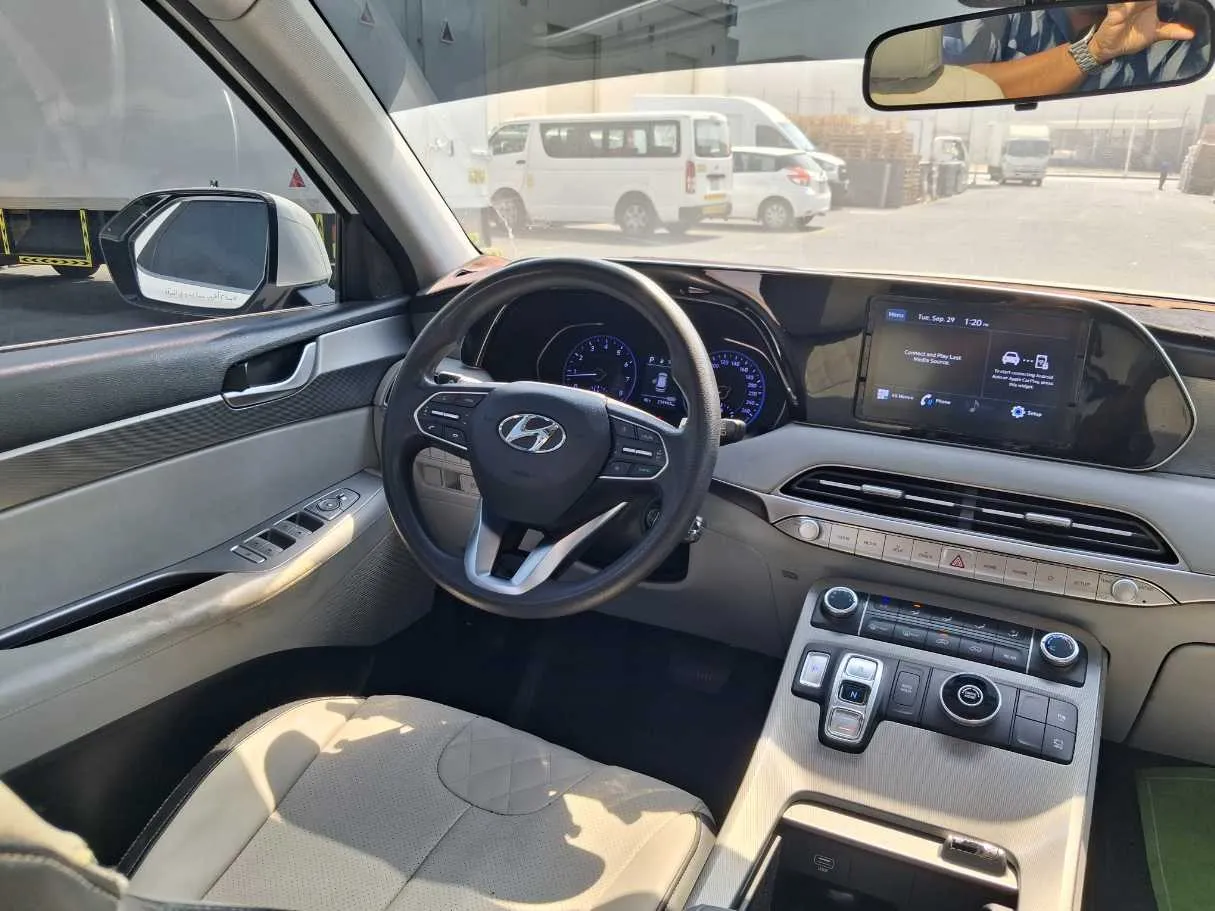 Car image 17