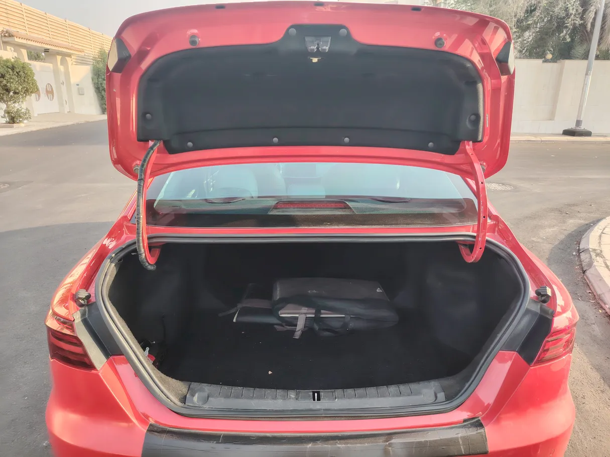 Car image 25