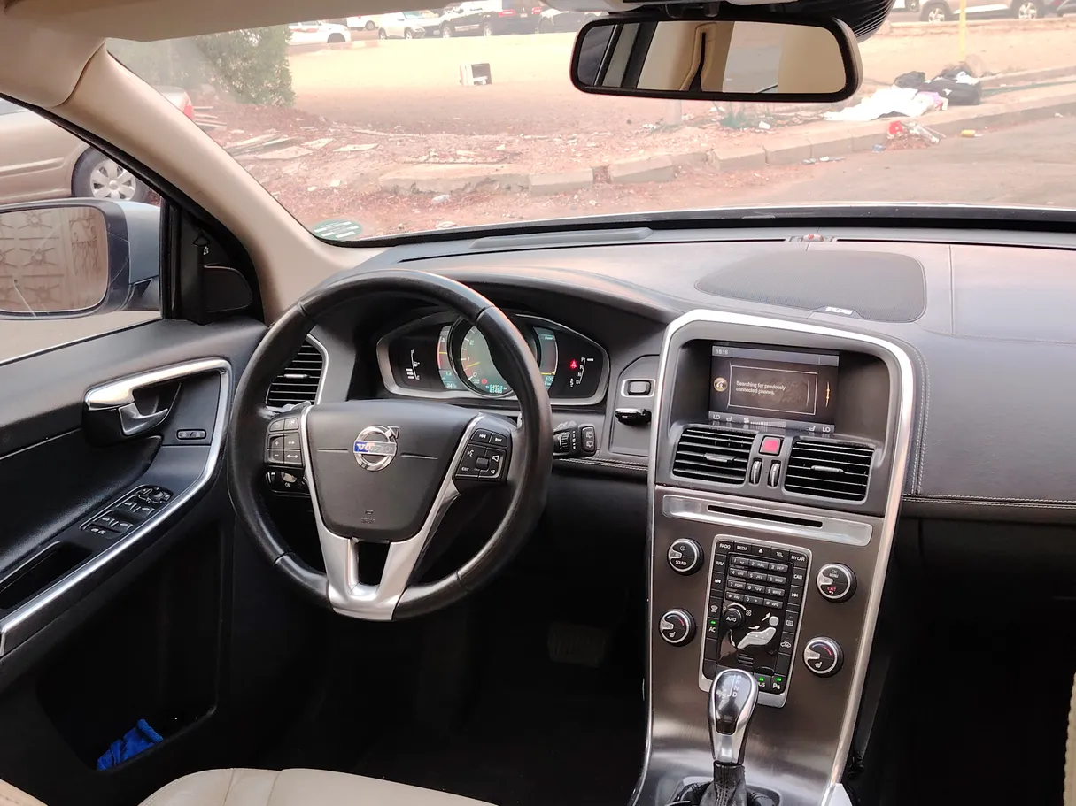 Car image 24