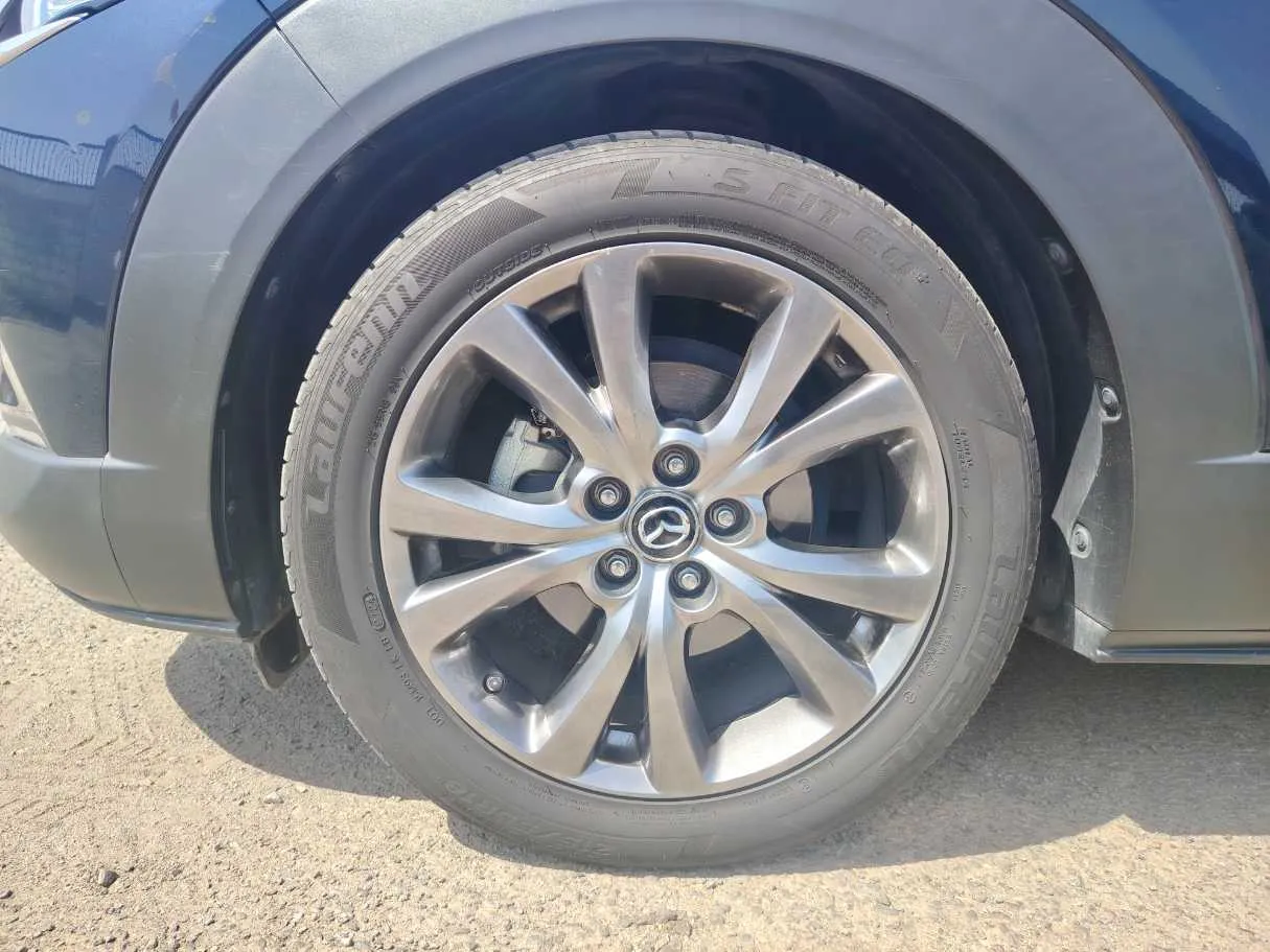 Car image 9