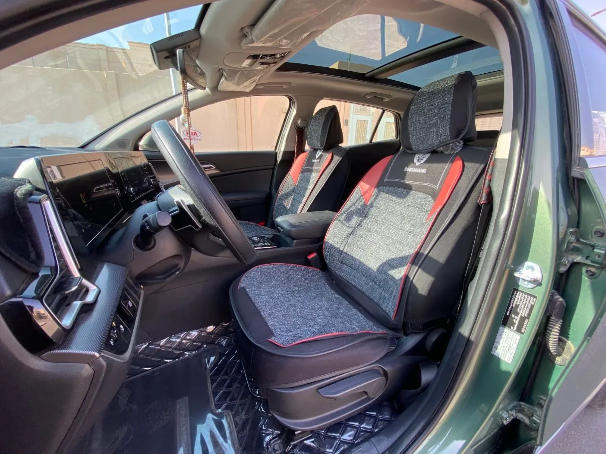 Car image 11