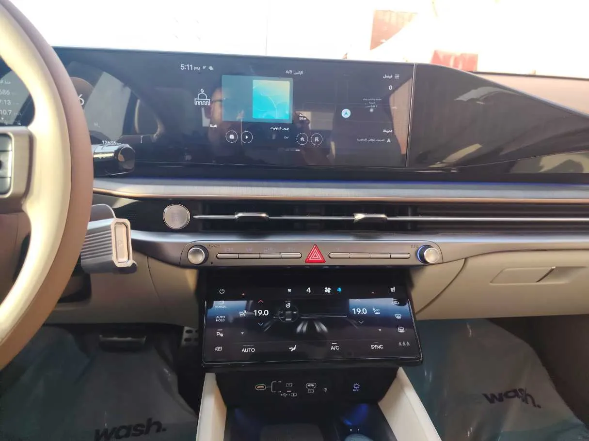 Car image 24