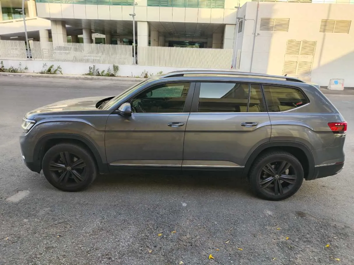 Car image 8