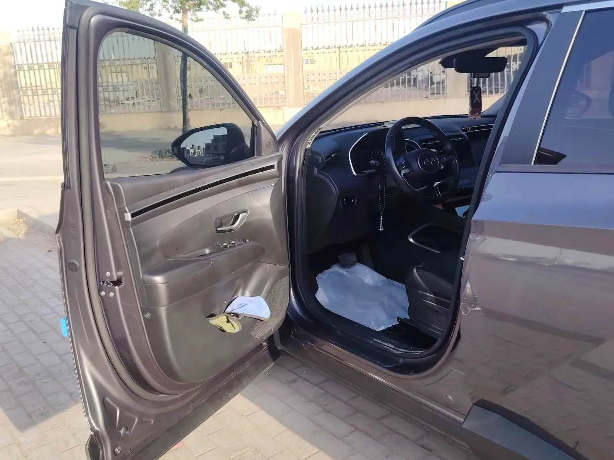 Car image 11