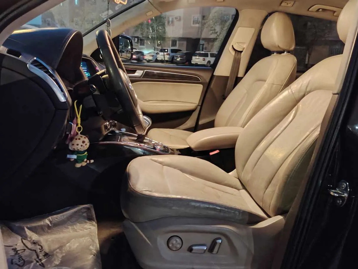 Car image 12