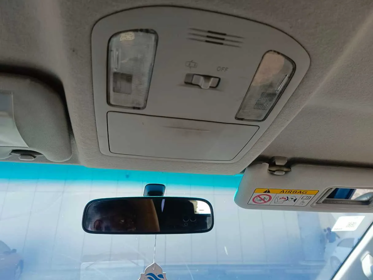 Car image 30