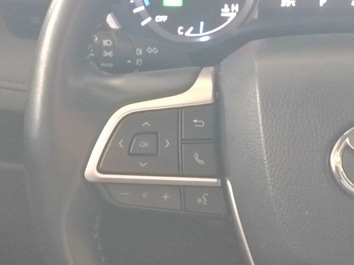 Car image 26