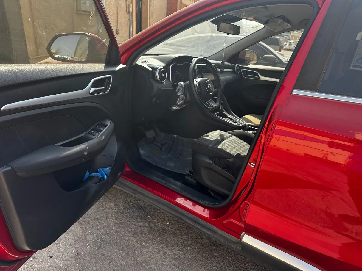Car image 11