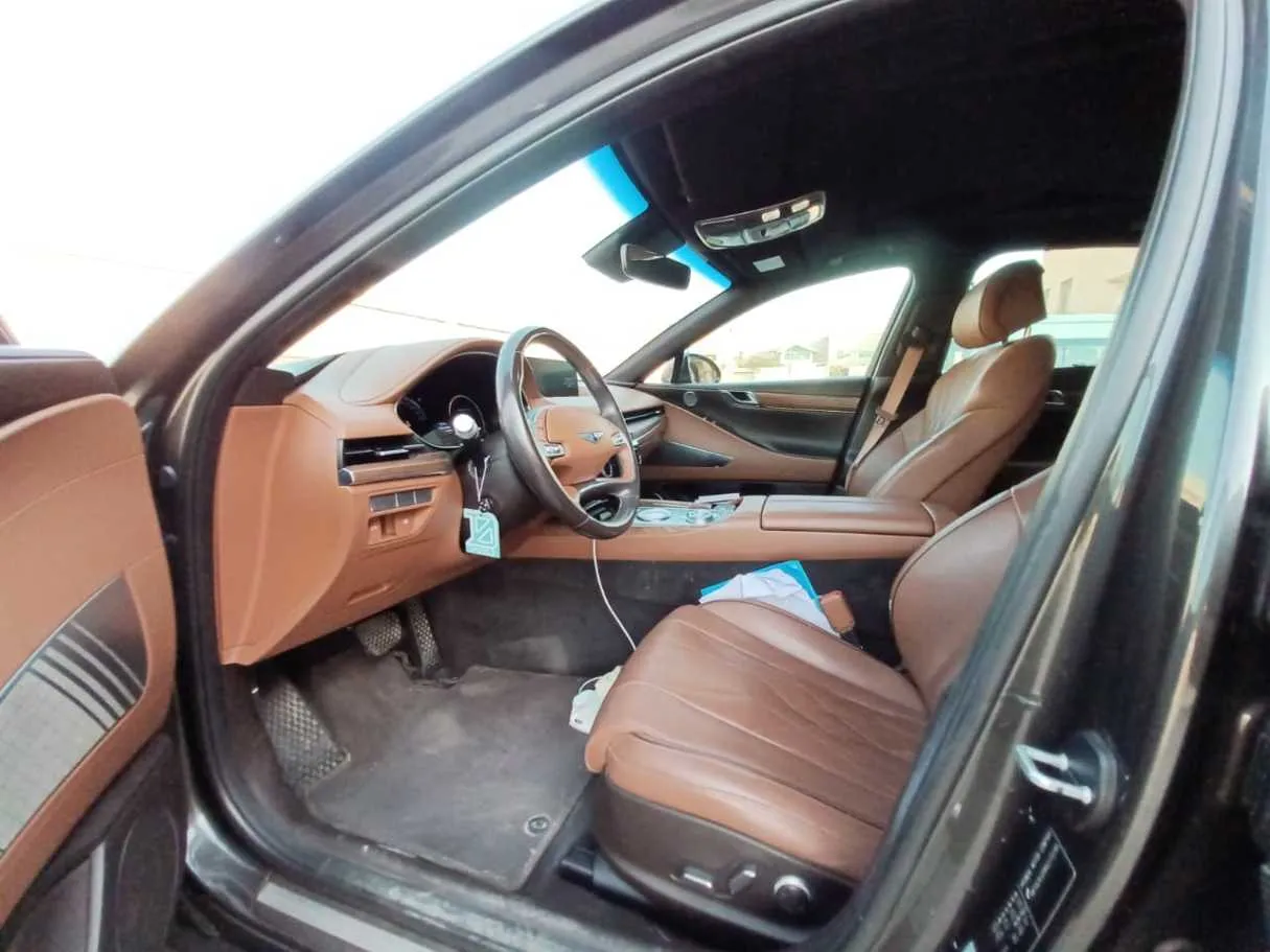 Car image 11
