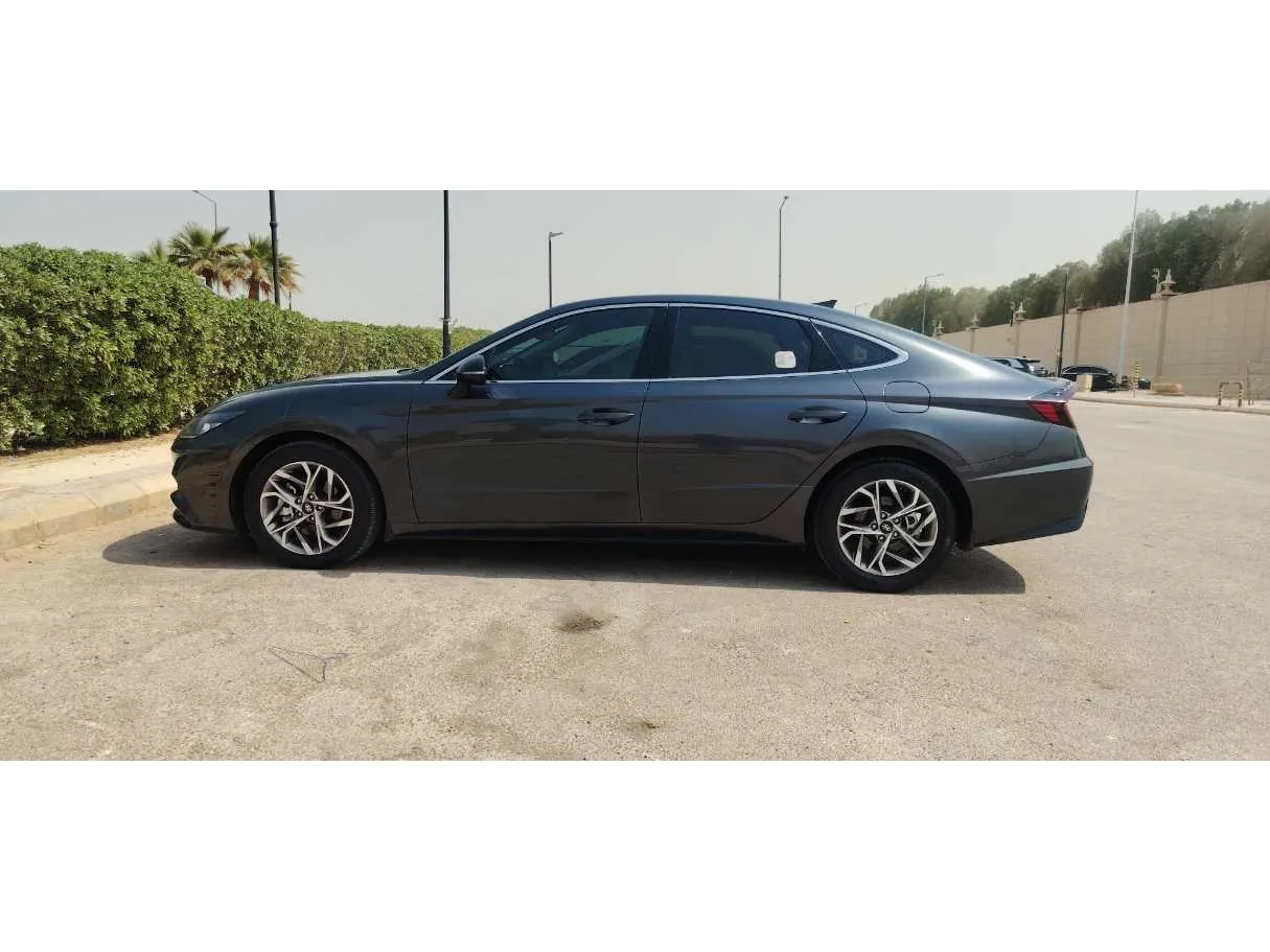 Car image 8