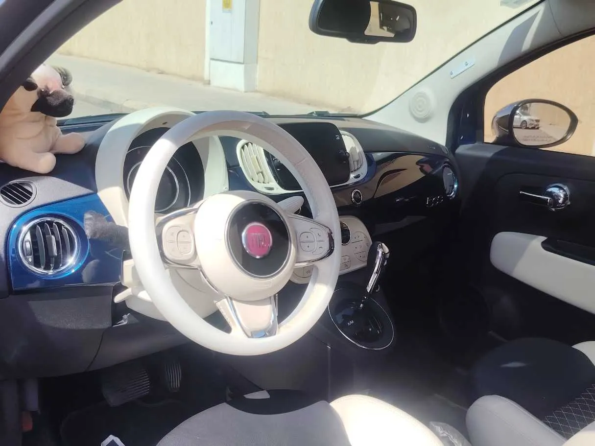 Car image 12