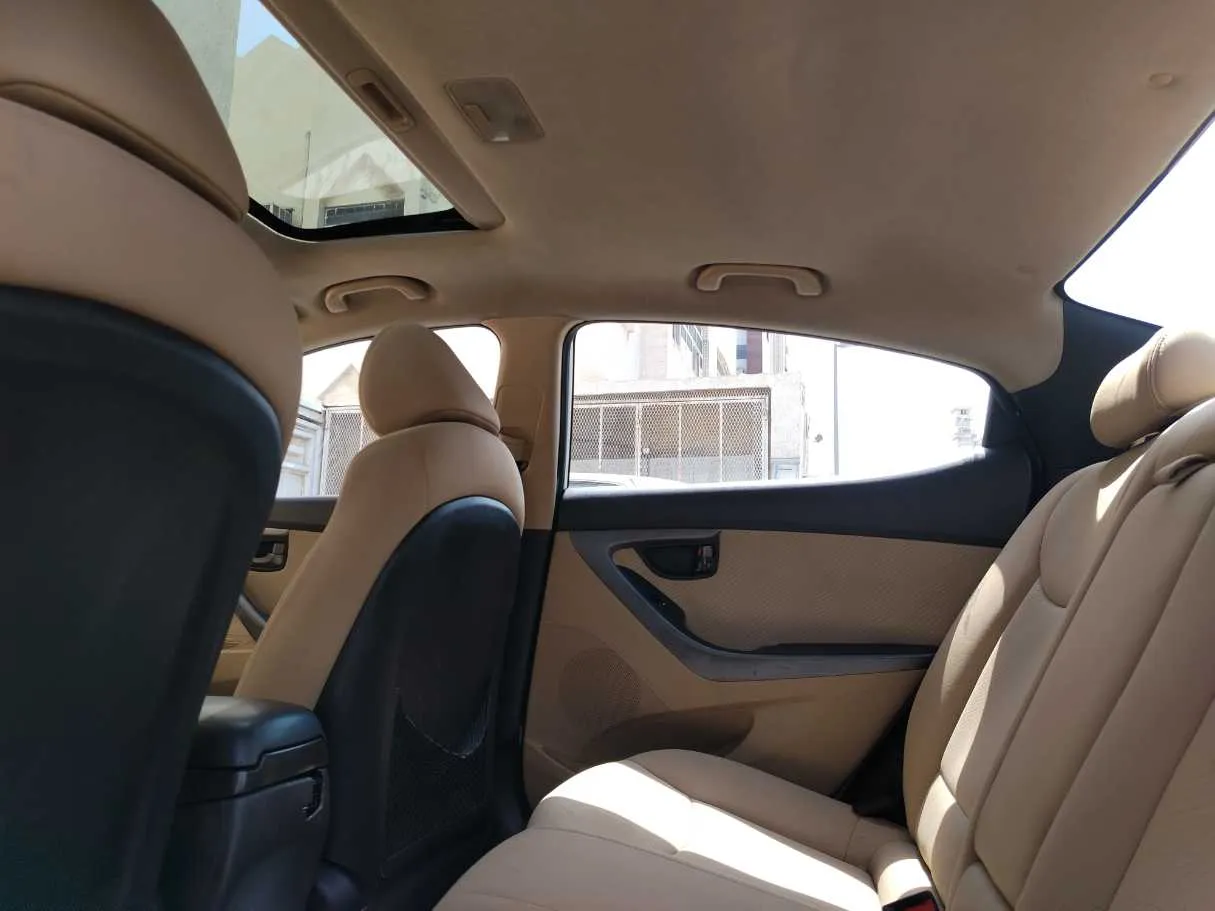 Car image 17