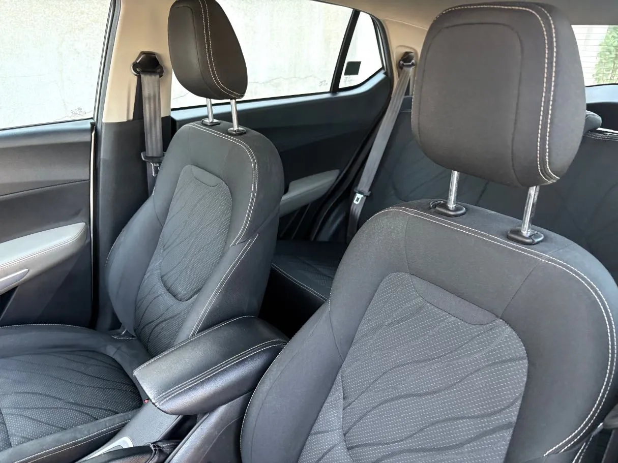 Car image 13