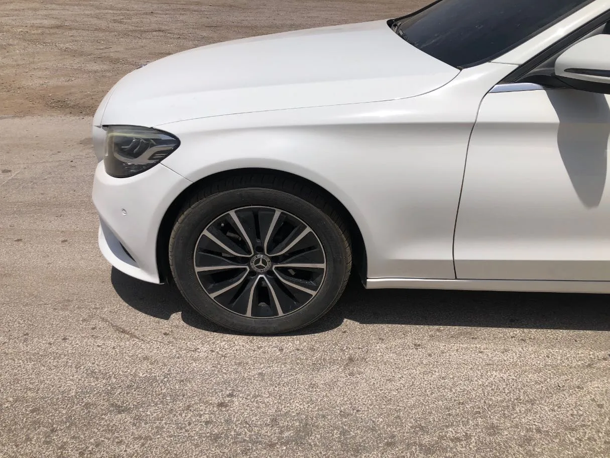Car image 9