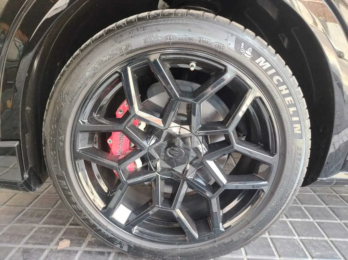 Car image 9