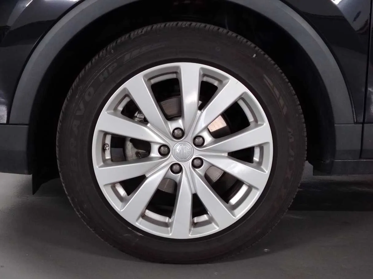Car image 9