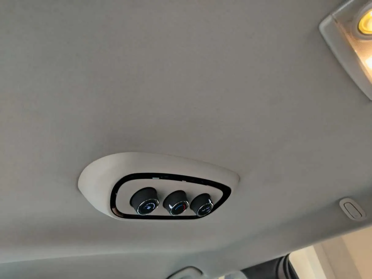 Car image 36