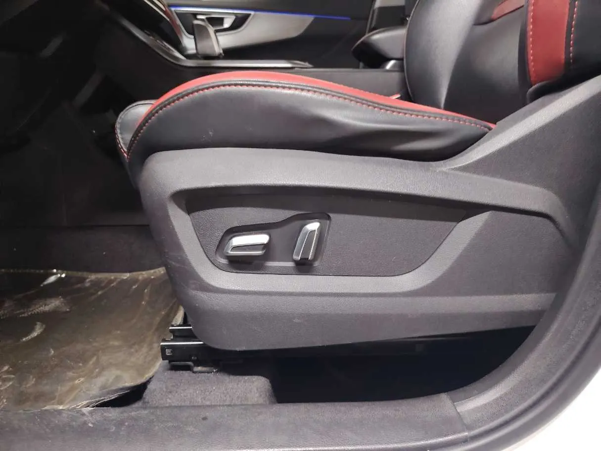 Car image 27