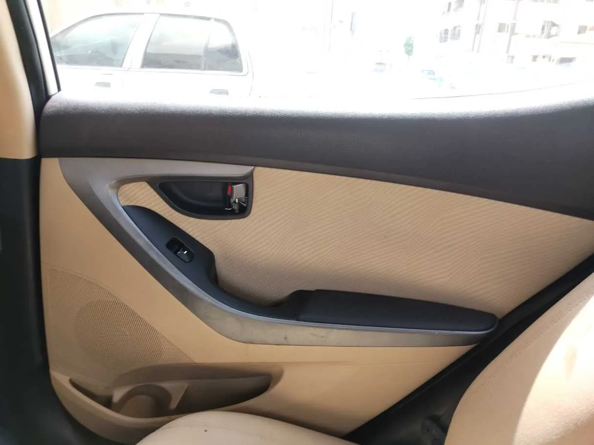 Car image 29
