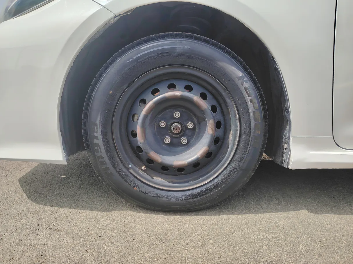 Car image 9