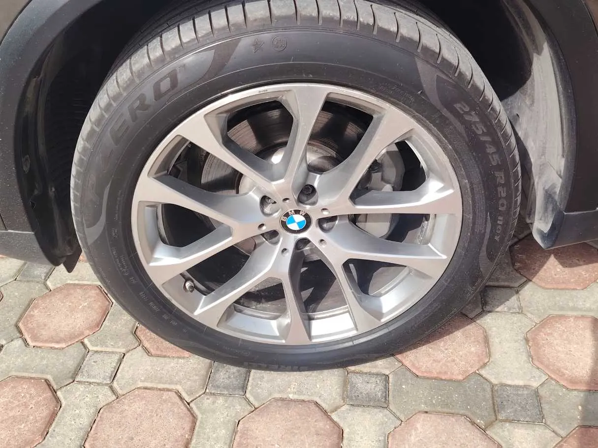 Car image 10
