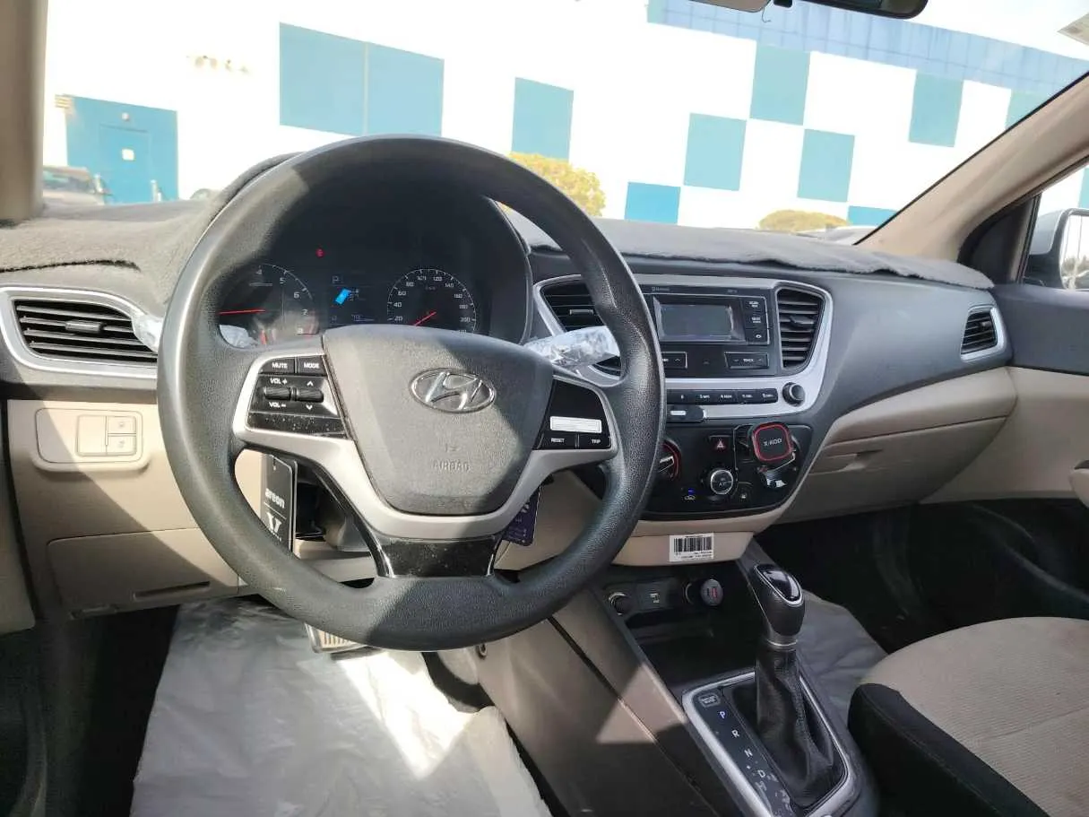 Car image 28