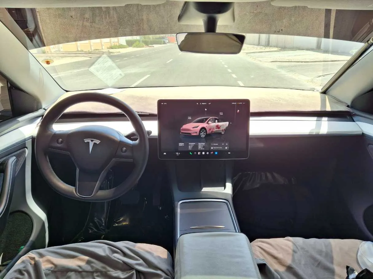 Car image 14