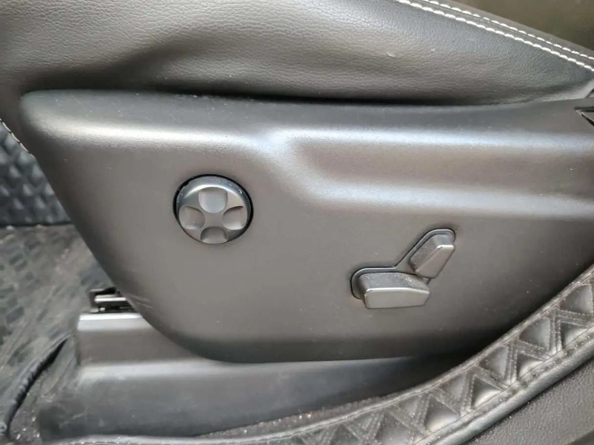 Car image 35