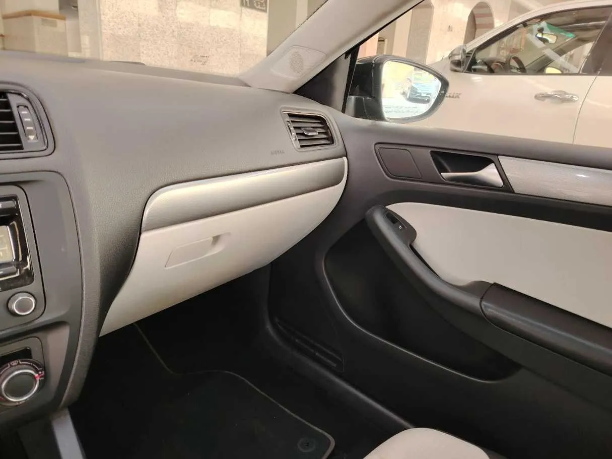 Car image 26
