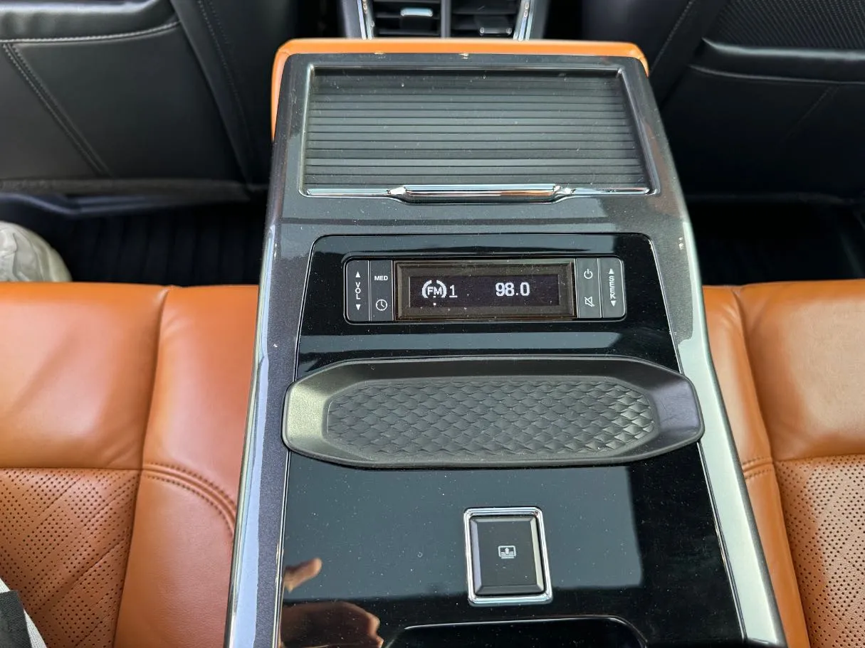 Car image 28
