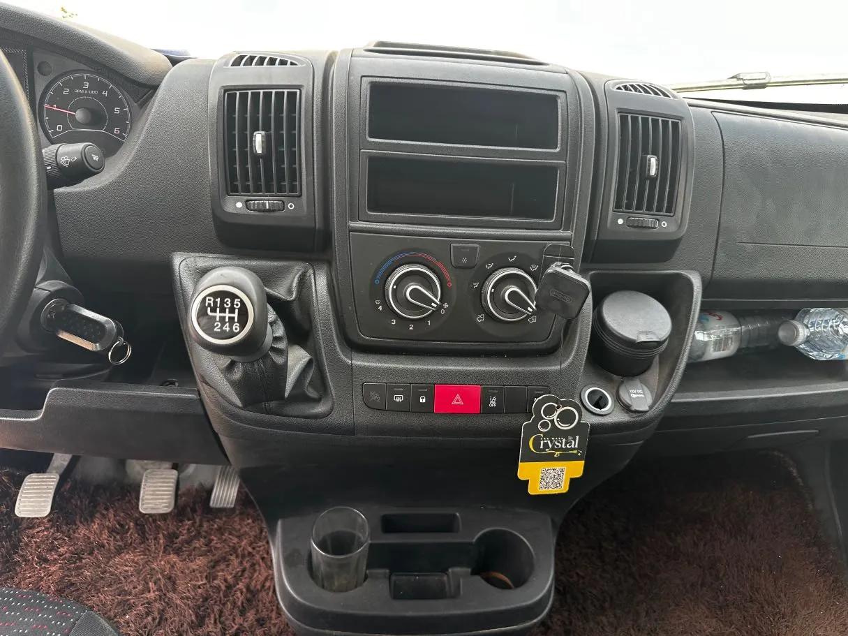 Car image 15