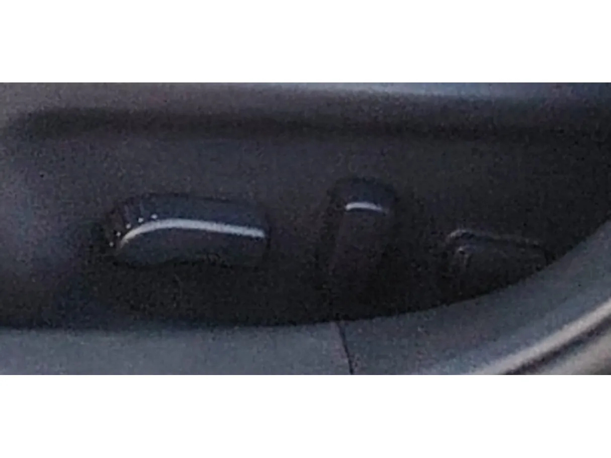 Car image 37