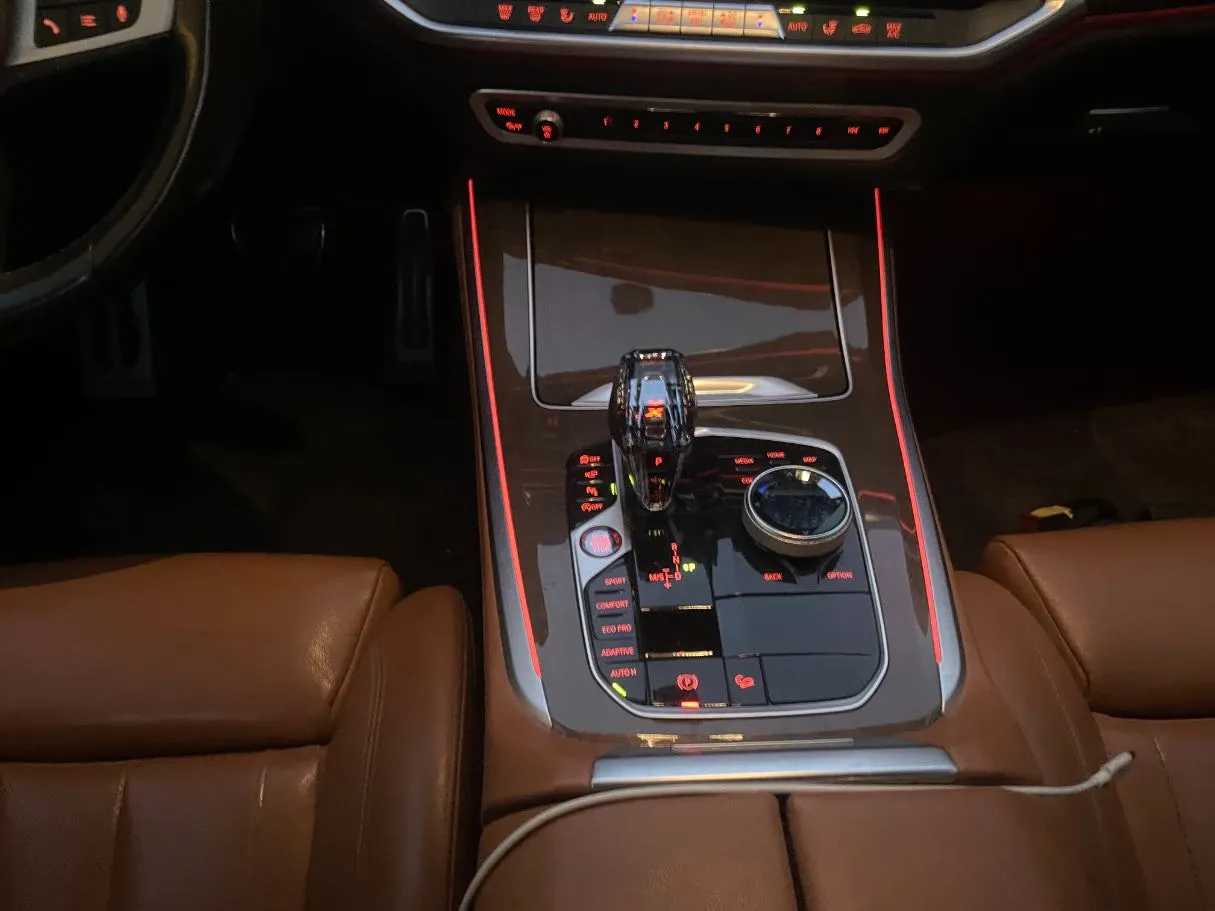 Car image 19