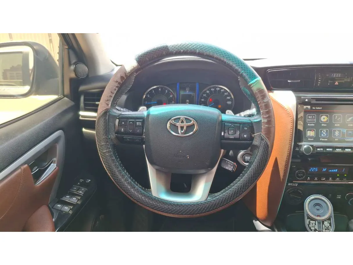 Car image 17