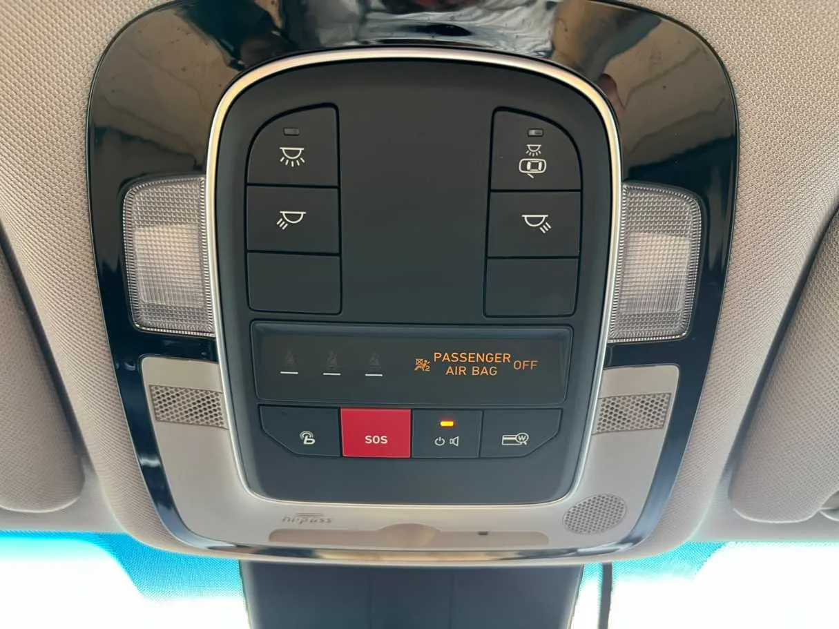 Car image 23