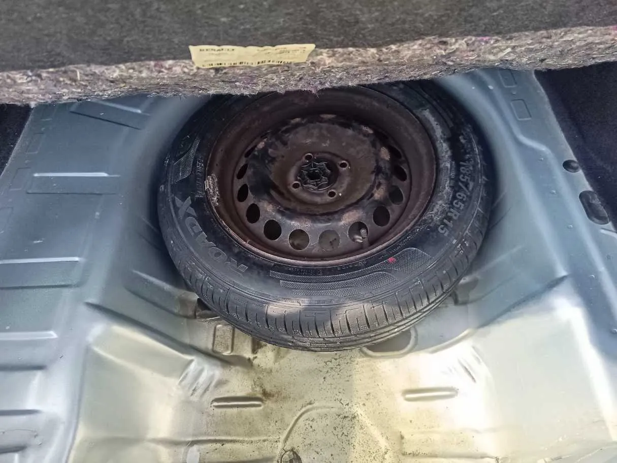 Car image 25