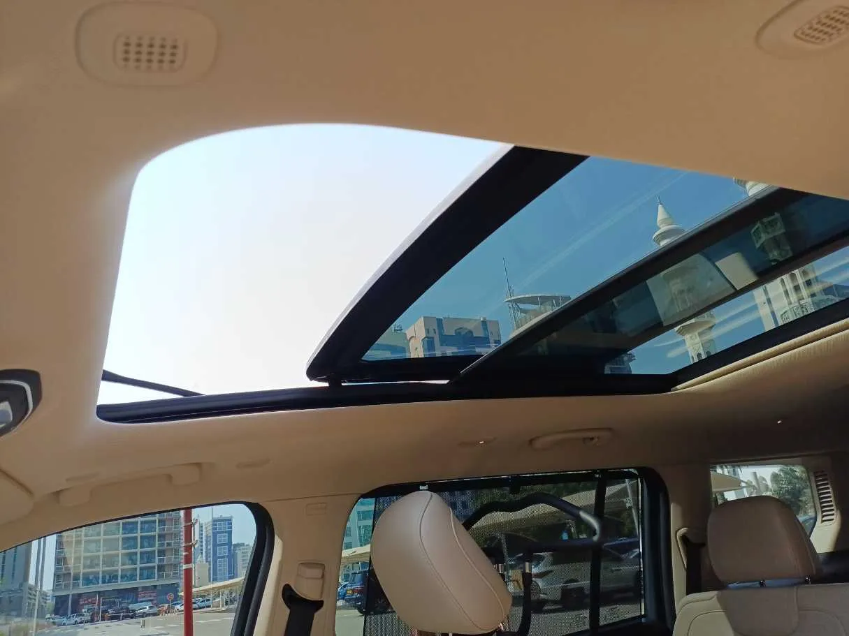 Car image 27