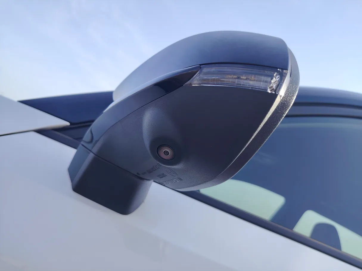Car image 26