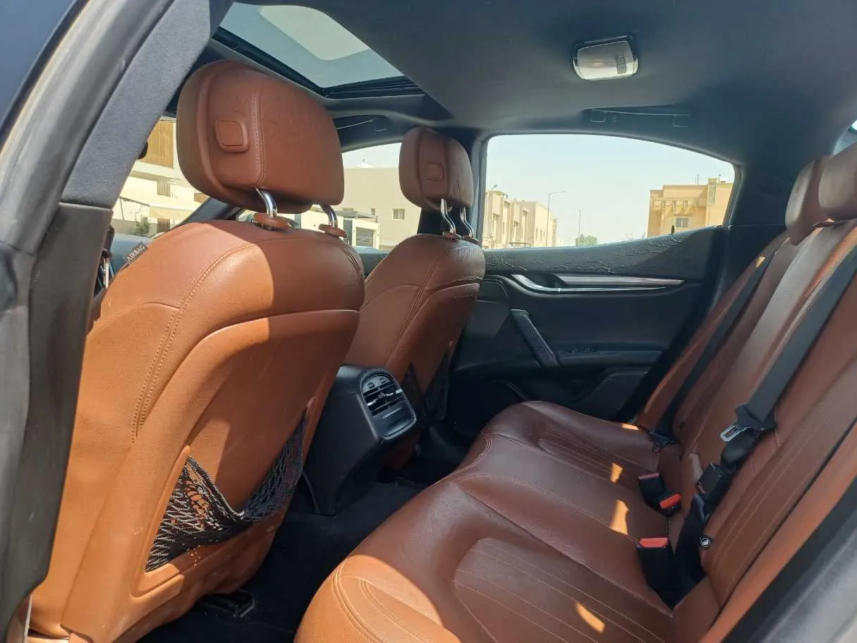 Car image 14
