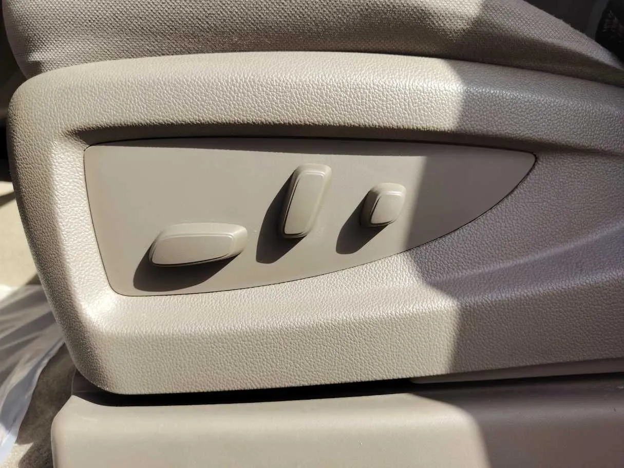 Car image 27