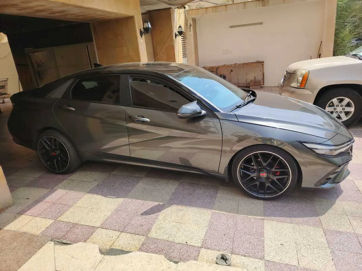 Car image 4