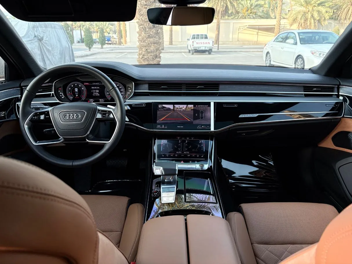 Car image 18