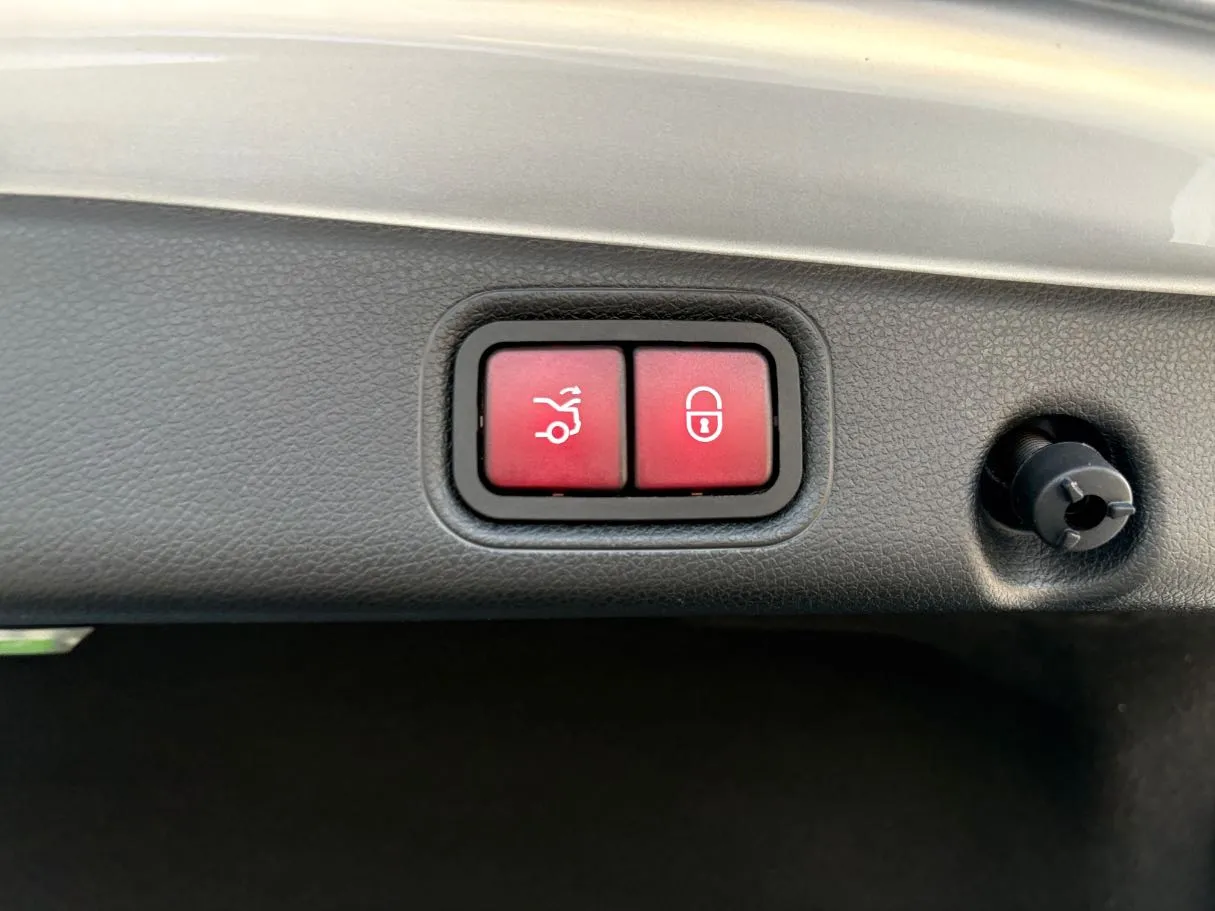 Car image 27