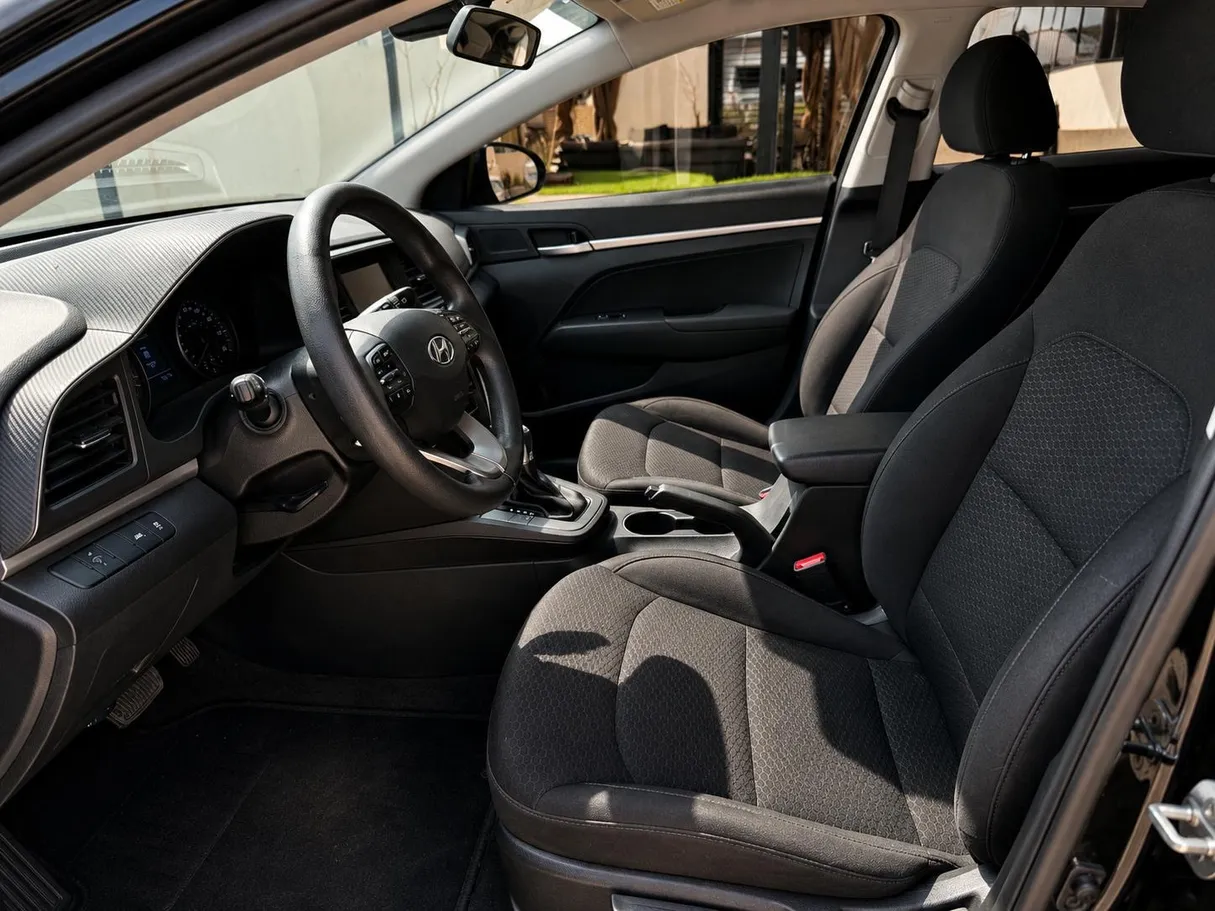 Car image 14
