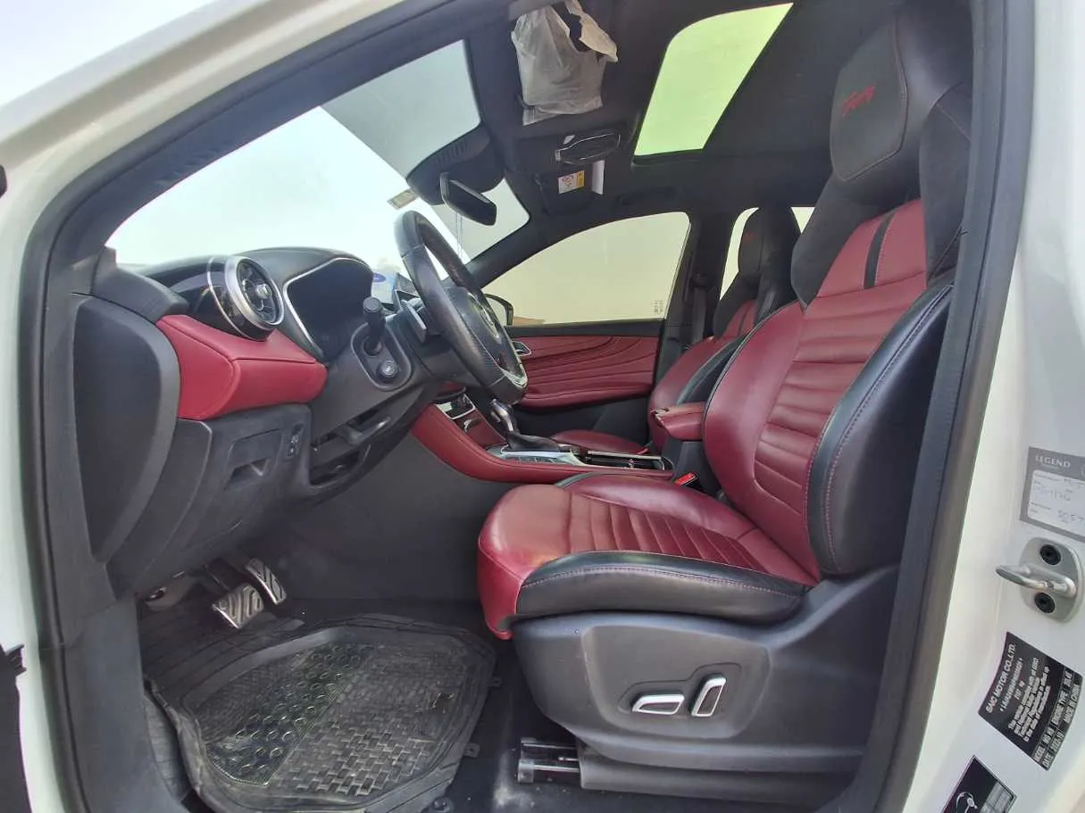 Car image 12