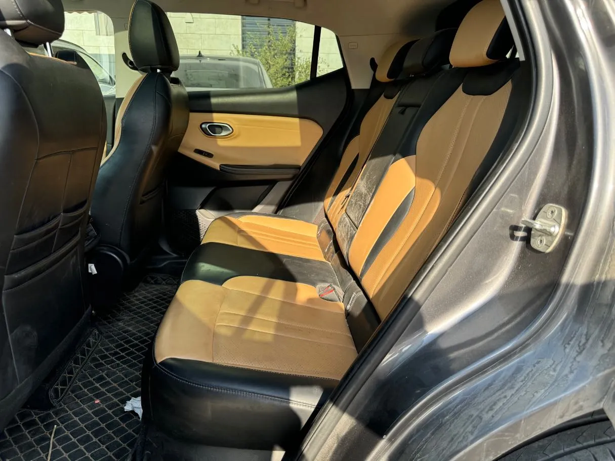 Car image 13