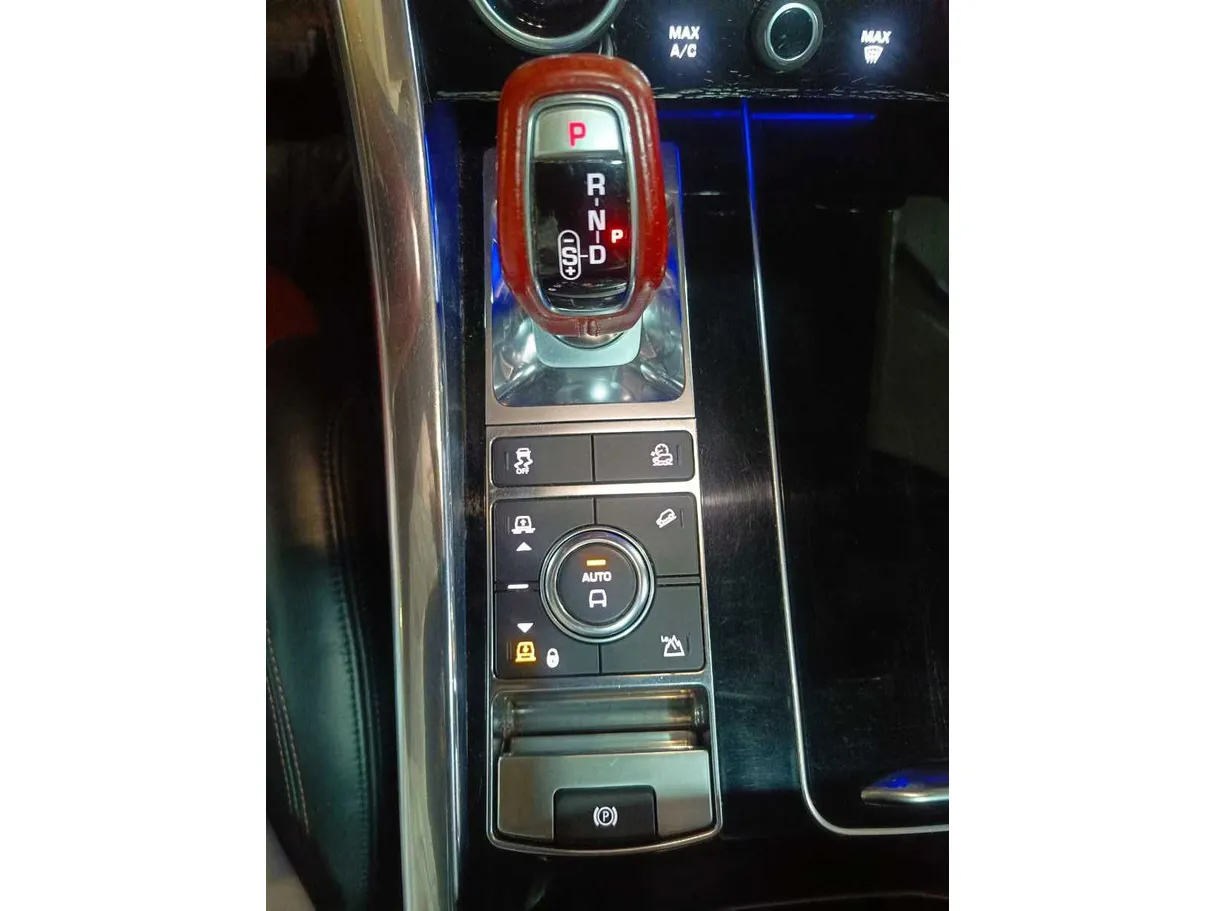 Car image 26